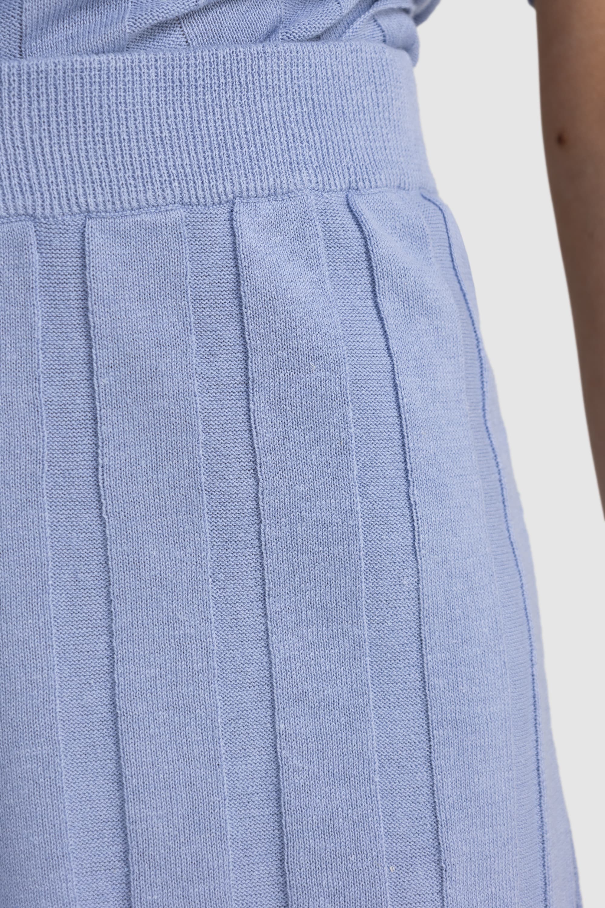 Amara Relaxed Knit Shorts Chambray - Image 2
