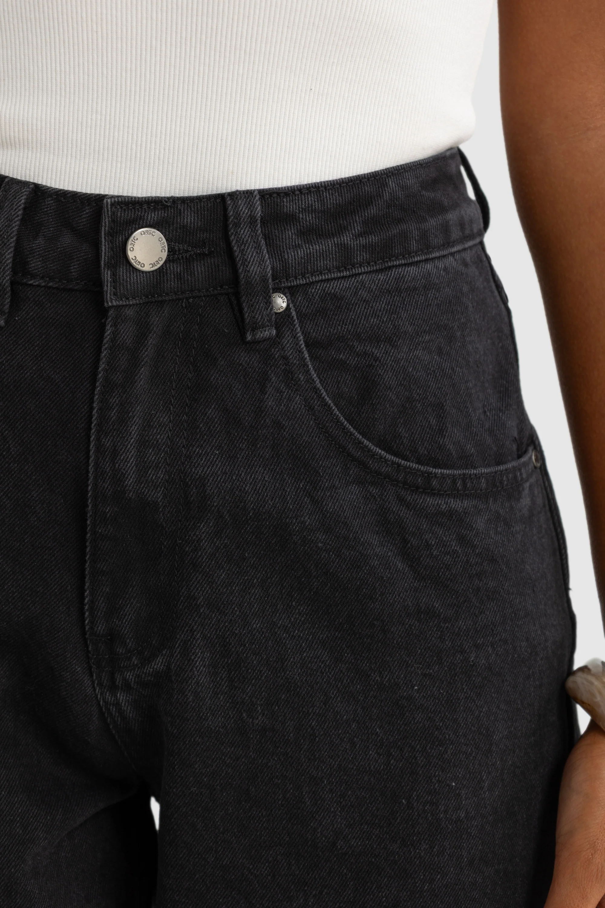 Willow Denim Relaxed Jean Washed Black - Image 4